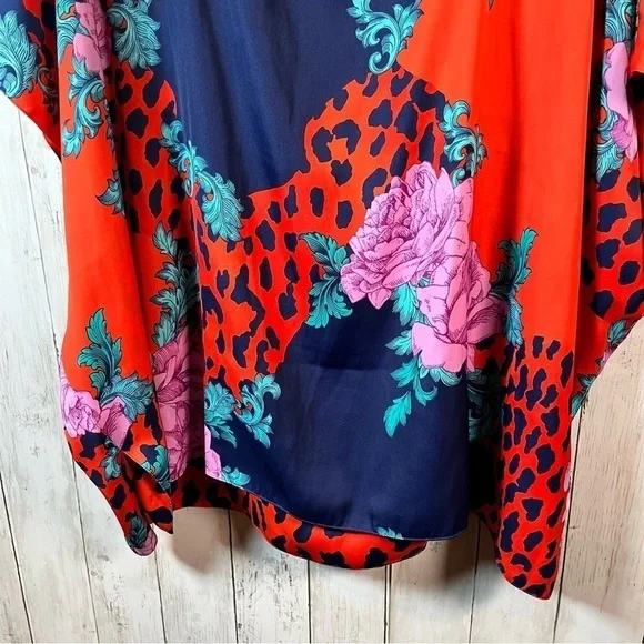 Reversible flowy blouse. Red, blue , pink and green top - Picture 7 of 7